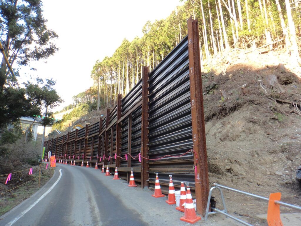 山間部の狭小地現場(防護柵)