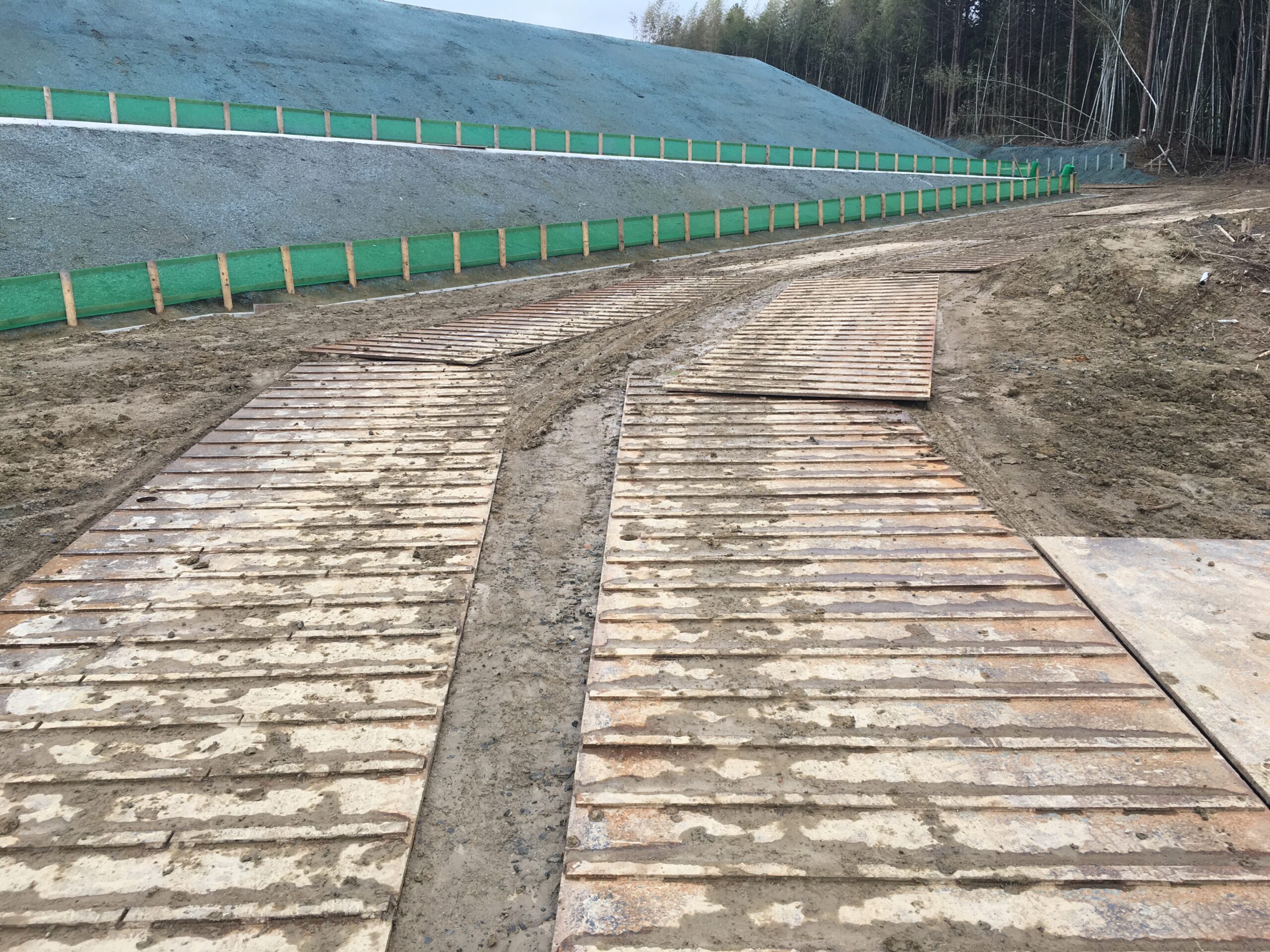 山間部の仮設通路