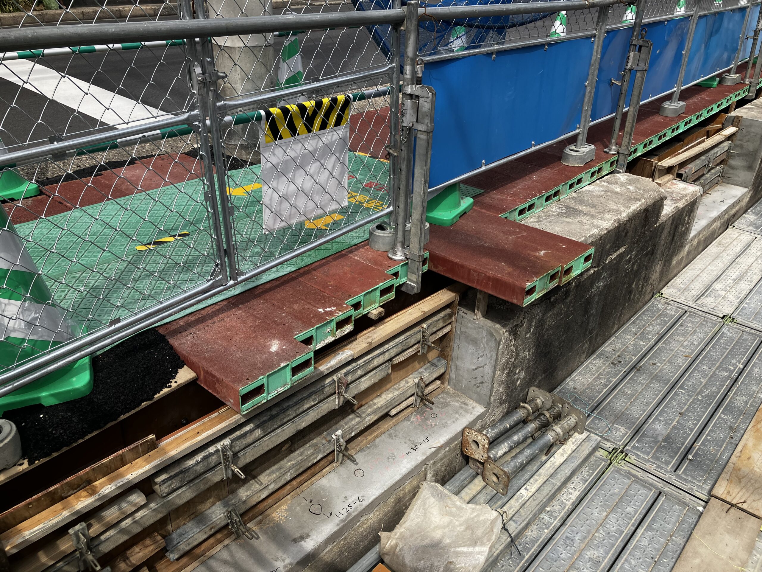 三条大橋 仮設通路