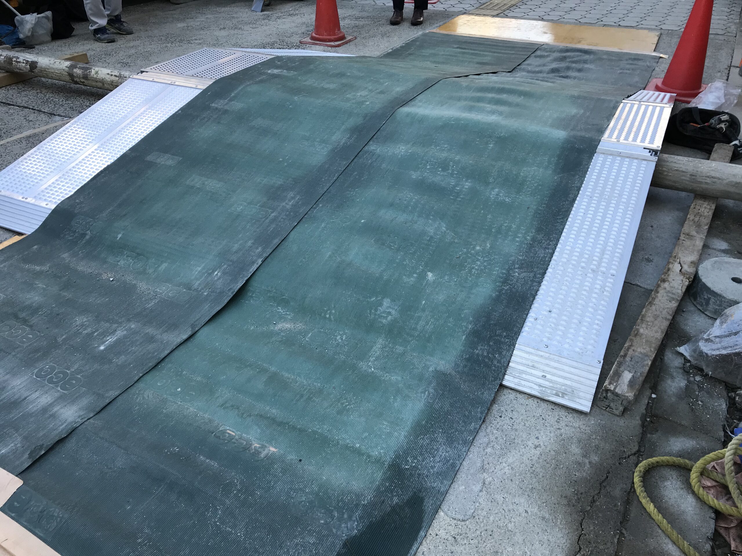 わたる君 -アルミ製配管用スロープ-